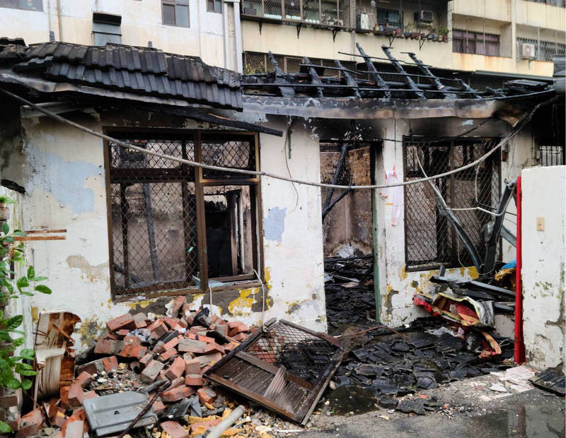火勢共延燒7戶民宅，均付之一炬。（圖由消防局提供）