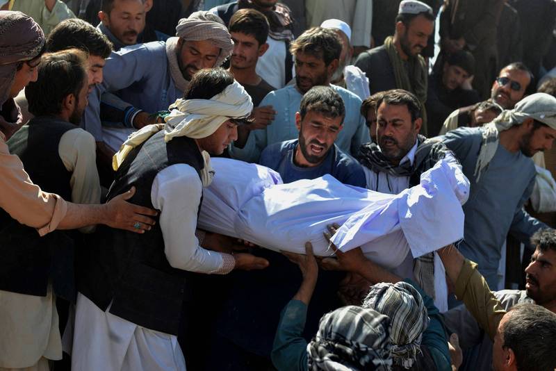 位阿富汗南部的第二大城坎大哈一座什葉派清真寺在15日發生恐怖攻擊，至少有33人身亡，另外有73人受傷，伊斯蘭國承認犯案。（法新社）