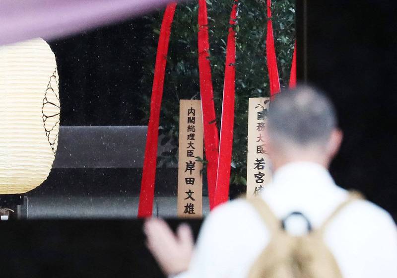 靖國神社今舉行秋季例大祭，日本首相岸田文雄供奉供品「真榊」，並未親赴參拜。（法新社）