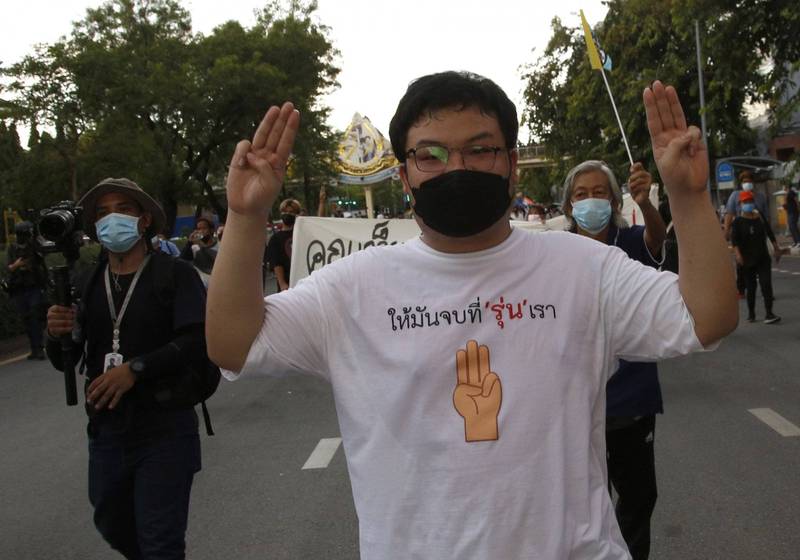 泰國學生抗議領袖之一巴利近日再度遭警方以冒犯君主罪起訴，這是巴利截至目前為止被控告的第21條冒犯君主罪，創下泰國政治史上單人背負最多條冒犯君主罪的紀錄。（歐新社）