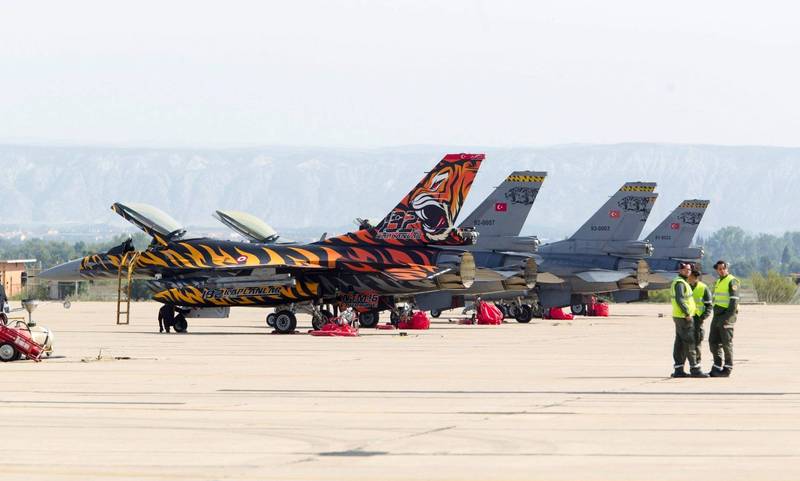 美國向土國提議，將土國已投資經費換成F-16戰機。圖為土耳其F-16機隊。（歐新社）