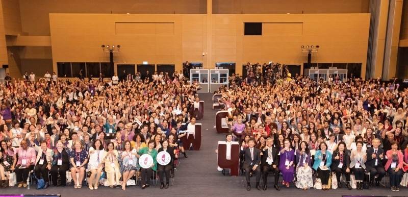 第4屆世界婦女庇護安置大會與會者合影。（高雄市社會局提供）