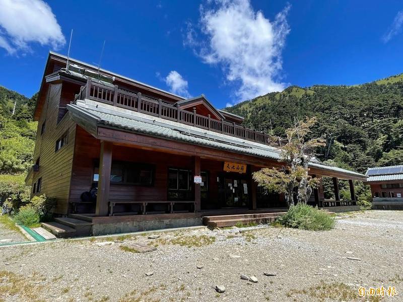 熱門登山路線能高越嶺道西段天池山莊，經過重建與整修後，住宿容量與品質大幅提升，是山友口中的五星級山屋。（記者佟振國攝）