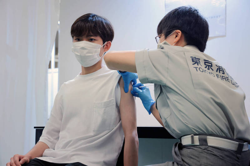 由日本塩野義製藥研發的疫苗已展開規模約3000人的臨床試驗。示意圖。（彭博社資料照）