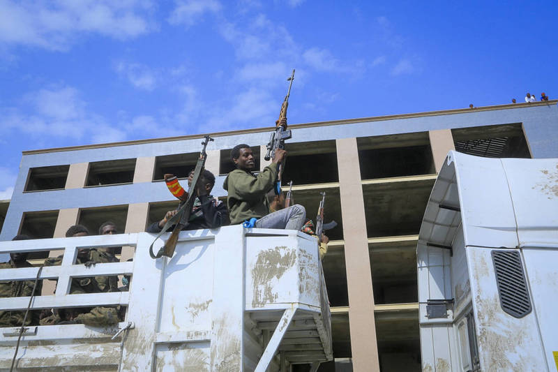 聯合國一架受命疏散人道工作者的專機，今（23）日在衣索比亞政府空襲叛軍提格雷人民解放陣線（TPLF）的過程中遭受波及，必須迫降。圖為TPLF士兵。（美聯社）