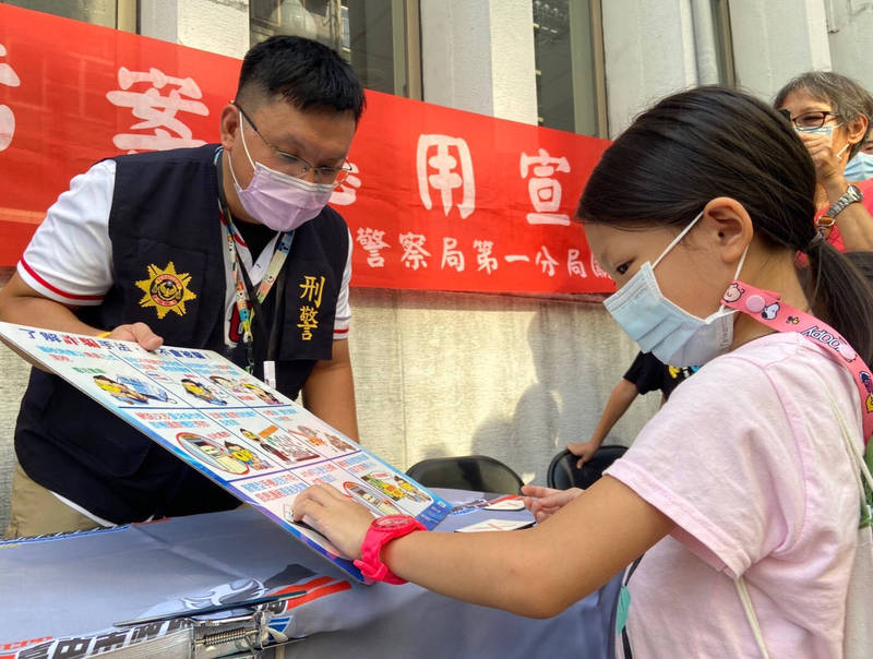 美麗的誤會 台中 鈴蘭通 交管女警被誤認變裝一員 臺中市 自由時報電子報