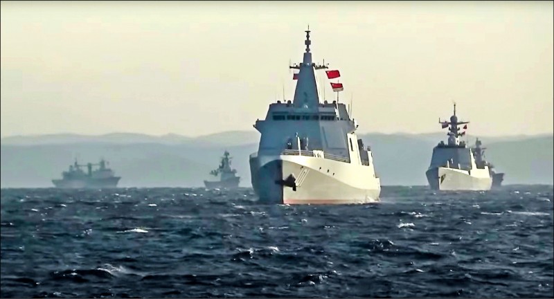 中國和俄羅斯海軍的聯合艦隊甫完成聯合巡航行動，期間還通過日本津輕和大隅海峽，引起國際關注。（路透檔案照）