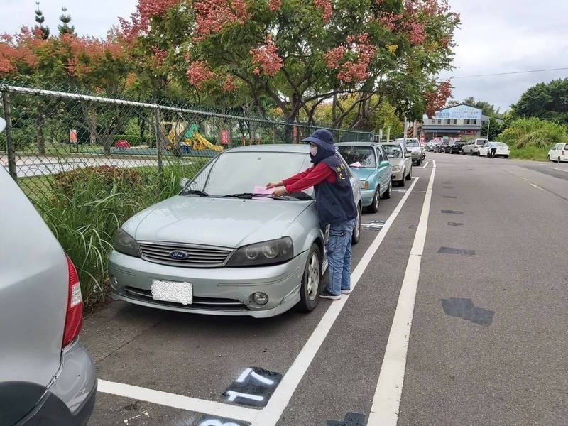 為提升路邊停車格周轉率，新北市板橋區大觀路一段、淡水區沙崙路131巷等2區5條路段的路邊公有停車位，將從11月1日起納入停車收費管理。（交通局提供）