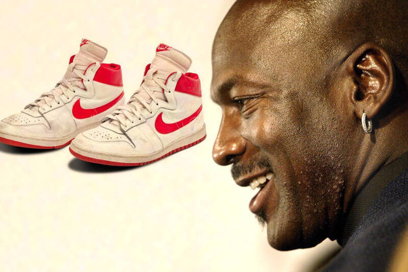 「篮球之神」乔丹（Michael Jordan）1984年新秀赛季第5场比赛穿上场的Nike球鞋，于苏富比拍卖会上以147.2万美元（约新台币4100万元）成交。（本报合成）(photo:LTN)