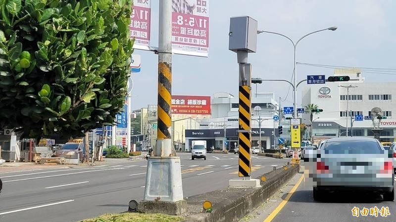 屏市、潮州、東港等17處路口科技執法，11月1日起將開始取締。（記者葉永騫攝）