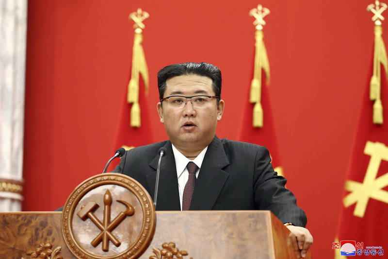 北韓最高領導人金正恩近期暴瘦亮相，讓外界議論紛紛。（美聯社）