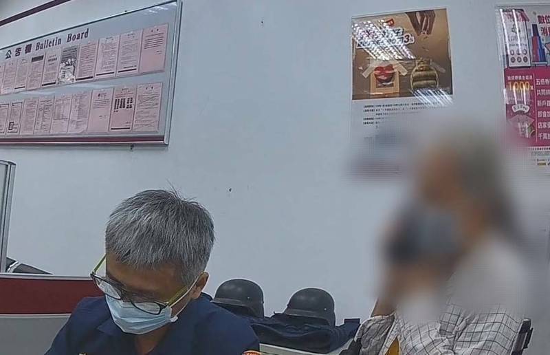 「葉門醫生」天天噓寒問暖，79歲退休女教師也被勾心。（讀者提供）