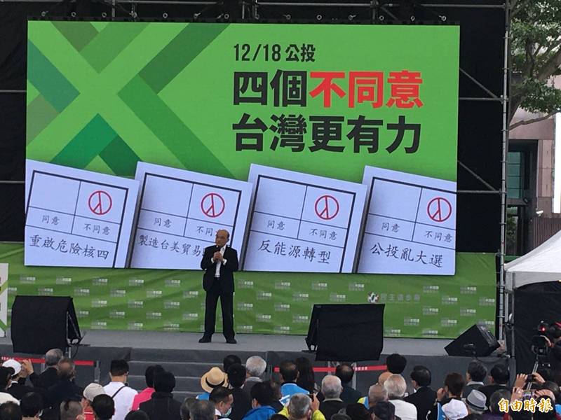 行政院長蘇貞昌在「四個不同意，台灣更有力」宣講時，批國民黨把美國講成毒豬肉，還說要親美，全世界100多個國家都開放，台灣會被質疑只為自己，同時自外於國際。（記者陳璟民攝）