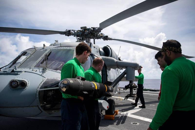 MH-60S在「杜尔沙号」上装载地狱火飞弹。（图撷取自美军第7舰队脸书）(photo:LTN)