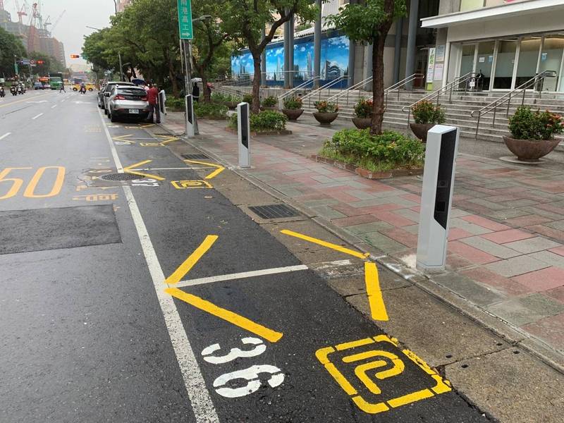 北市路邊停車格擬設600智慧停車柱 無紙化開單也「避免跑單」 - …