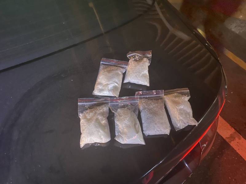 警方在王男的車上發現6包毒品共約600公克。（民眾提供）