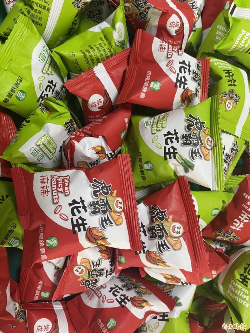 虎尾農會出品的虎霸王花生，超有人氣。（記者詹士弘攝）
