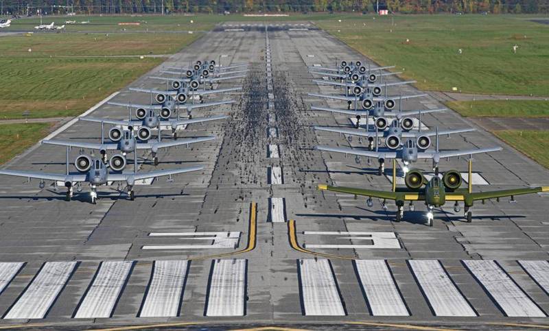 马里兰州美军基地3日进行演习，16架A-10C雷霆二式攻击机展开「大象漫步」。（图取自美军《DVIDS》）(photo:LTN)