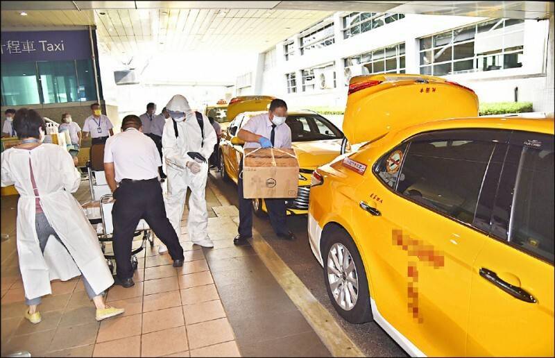 桃園機場提供防疫計程車服務，也設置桃機排班計程車自律委會。（圖為桃園機場公司提供檔案照，非新聞事件當事人）