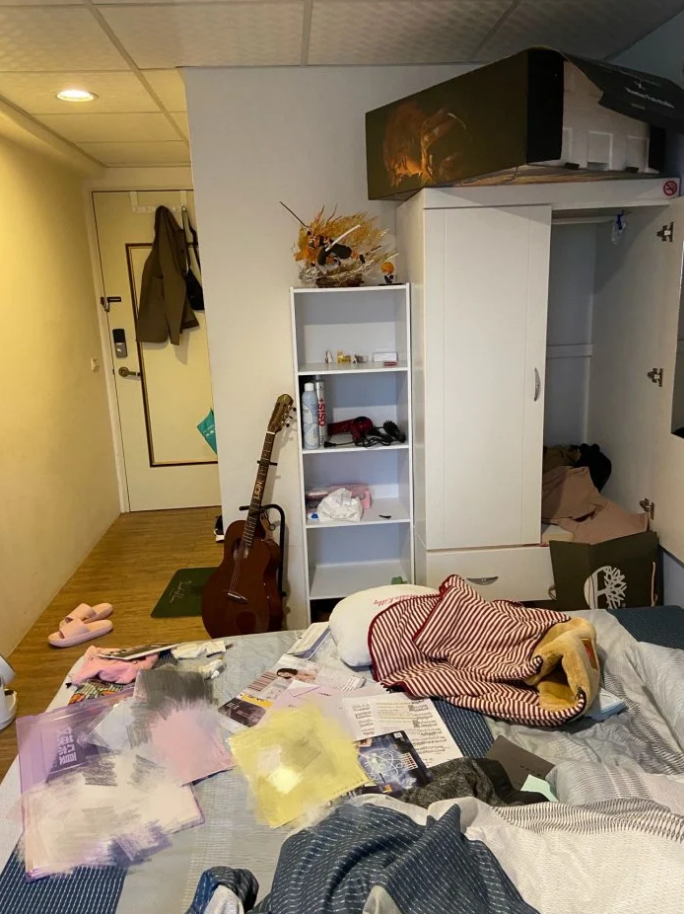 台北市租屋族陳先生房間被竊賊闖入洗劫，一堆雜物被偷走，但網友目光全被陳先生房中的模型吸引。（翻攝Dcard）