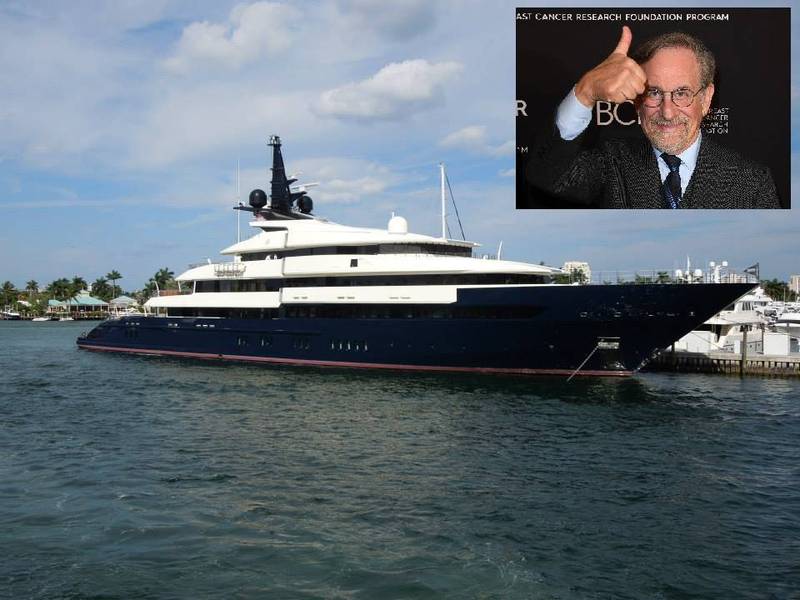 美國名導演史匹柏（Steven Spielberg）近日將名下超豪華巨型遊艇「七海」（Seven Seas），以1.58億美元（折合台幣約44億元）天價售出。（美聯社、臉書，本報合成）