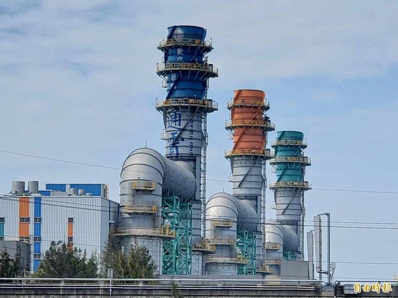 台電通霄電廠擴廠說明會未提及2跨縣市輸氣管,議員質疑規避。圖為通霄電廠。(記者蔡政珉攝) 台電通霄電廠擴廠說明會未提及2跨縣市輸氣管,議員質疑規避。圖為通霄電廠。(記者蔡政珉攝)
