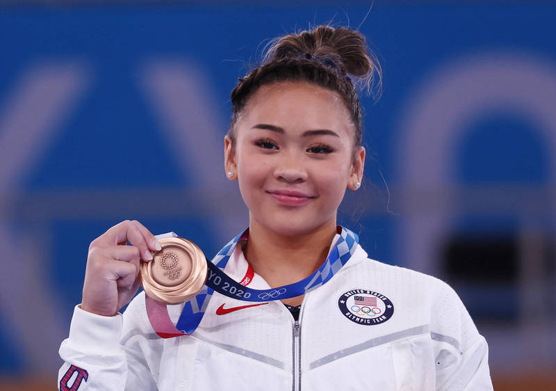 蘇尼莎李贏得東京奧運體操個人全能項目金牌，一夕成為美國名人。（路透）