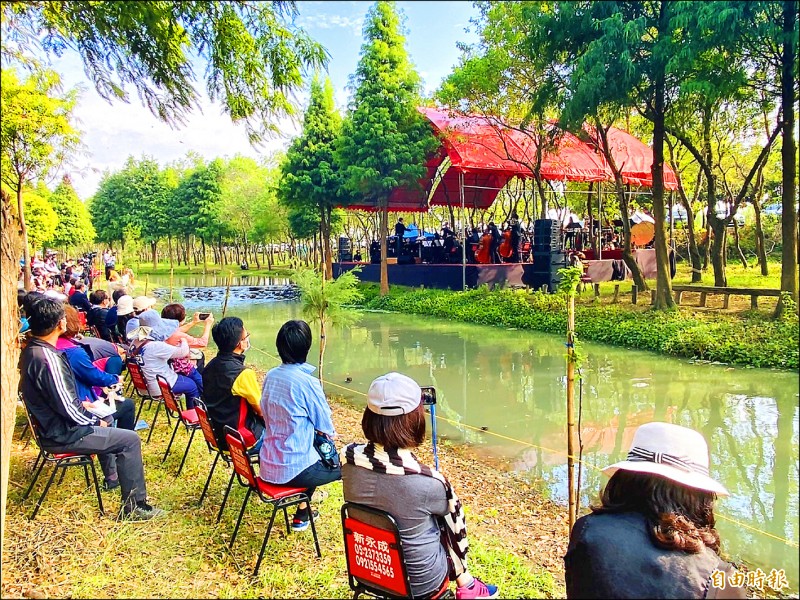 國立臺灣交響樂團在嘉義縣魚寮史前遺址舉辦露天音樂會。（記者蔡宗勳攝）