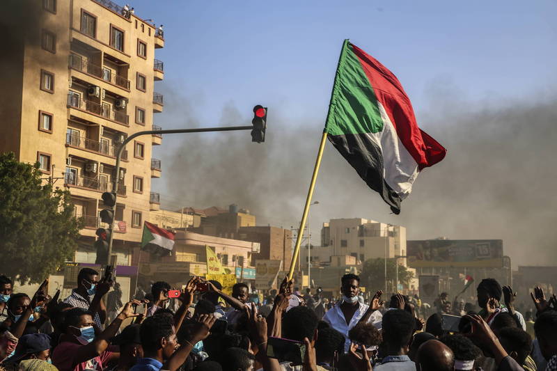 蘇丹民眾13日發起示威行動，抗議軍方的軍事政變。（歐新社）