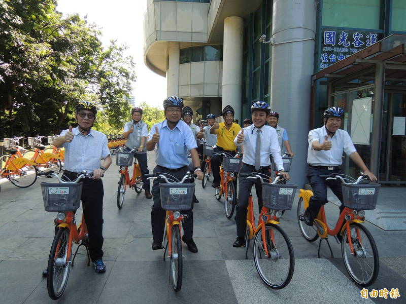 新竹市YouBike公共自行車系統已設65站，但明年底約滿、市府將啟動2.0計畫再增設廿站，會無縫接軌提供服務。（記者洪美秀攝）