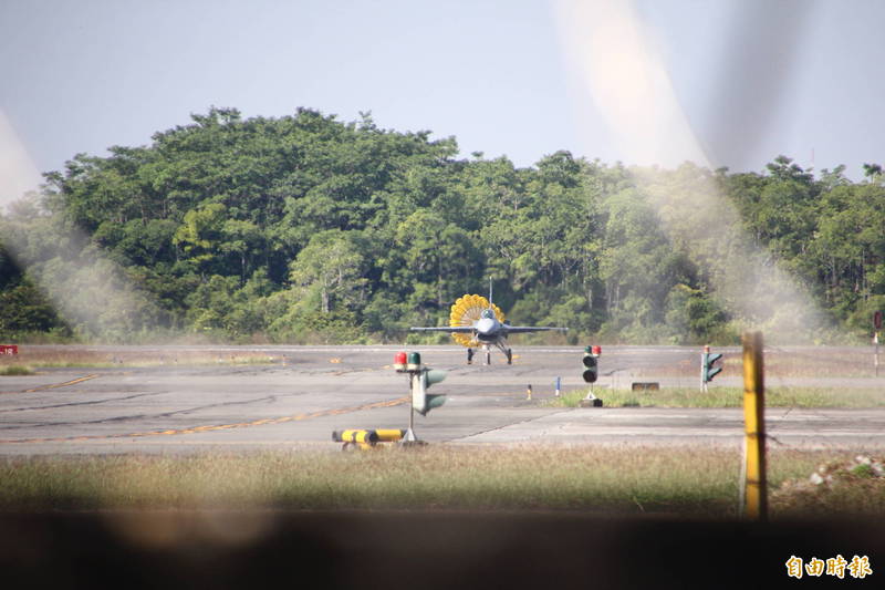F-16V预演后降落。（记者林宜樟摄）(photo:LTN)