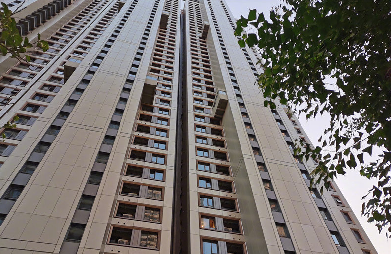 中國江蘇南京一名女屋主，今年9月買下40多層高的住宅中的一戶19樓新房，花了約750萬人民幣（約新台幣3260萬元）。（擷取自現代快報）