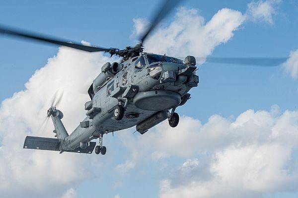 軍方以「神鷹三號計畫」為代號採購MH-60R反潛直升機，未來可能比照美軍做法，讓MH-60R反潛直升機部隊成為反潛及海上打擊中隊。圖為美軍MH-60R反潛直升機。（圖：擷取自美國海軍官網）