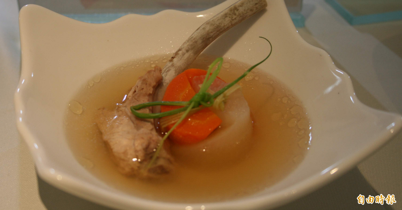 「菜頭排骨湯」是家常美食，不少網友分享湯頭烹煮清甜的秘訣。湯品示意圖。（資料照）