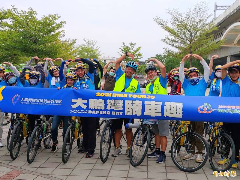 鵬管處舉辦「2021 大鵬灣BikeTour35騎車趣」活動。（記者蔡宗憲攝）