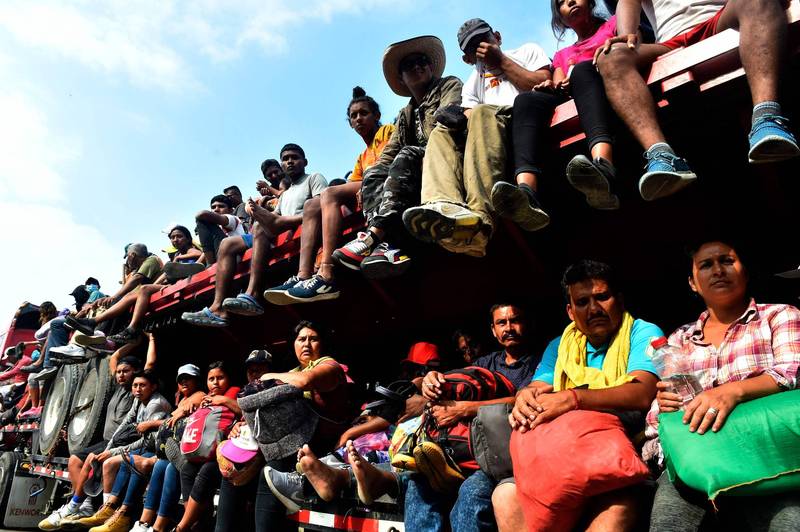 墨西哥东部韦拉克鲁斯州发现2辆大卡车，挤满600名移民。图为本月17日，另1辆大卡车从韦拉克鲁斯州准备开往墨西哥与美国边境。（法新社）(photo:LTN)
