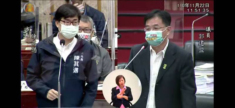 高市議員郭建盟建議加強警所與超商聯繫網絡，陳其邁認為目前科技可以解決。（記者王榮祥翻攝）