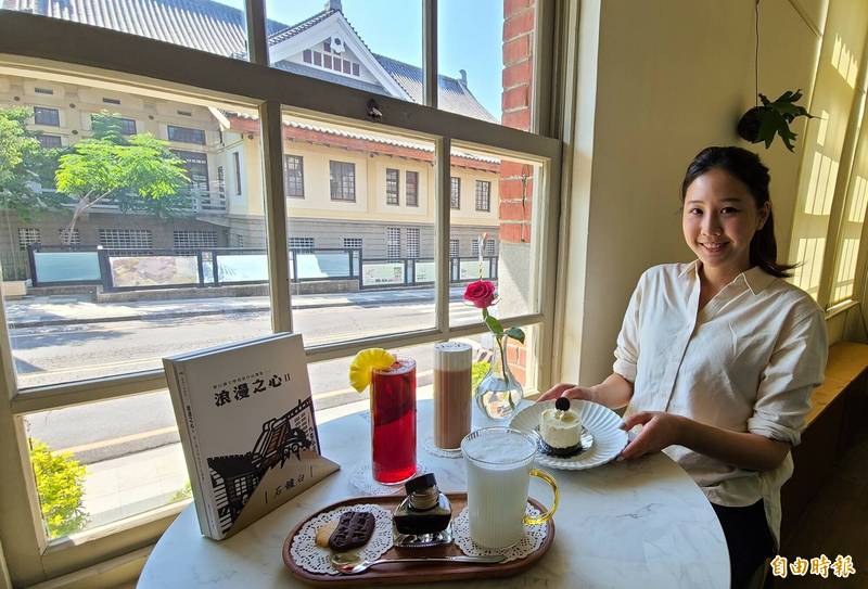 葉石濤文學紀念館1樓引進特色文創餐飲,以葉老的文學作品為發想,讓眼睛看的和嘴巴吃的都充滿文學氣息。(記者劉婉君攝) 葉石濤文學紀念館1樓引進特色文創餐飲,以葉老的文學作品為發想,讓眼睛看的和嘴巴吃的都充滿文學氣息。(記者劉婉君攝)