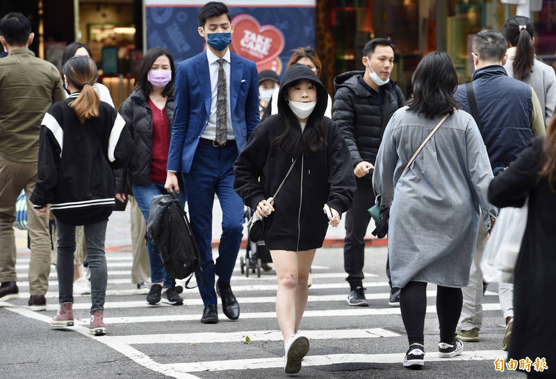 明天氣溫稍微上升，大台北、東部、東南部、南部地區及中部山區有局部短暫雨，東北部地區留意有局部較大雨勢發生。（記者羅沛德攝）