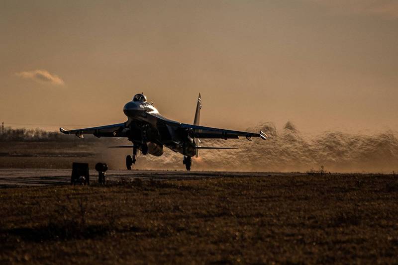 烏克蘭空軍舉行空軍軍演，進行模擬空襲。（路透）