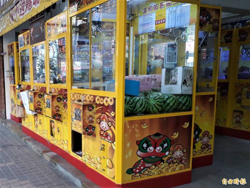 今年以來屏東縣的夾娃娃機店營收仍持續創高。（記者侯承旭攝）