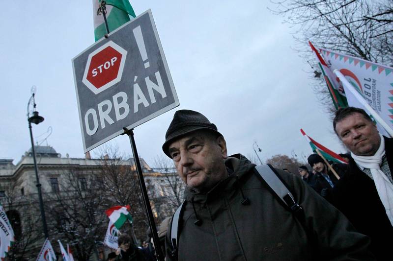 2018年匈牙利民众在布达佩斯示威，反对奥班政府提出的劳工法修正案。（法新社档案照）(photo:LTN)
