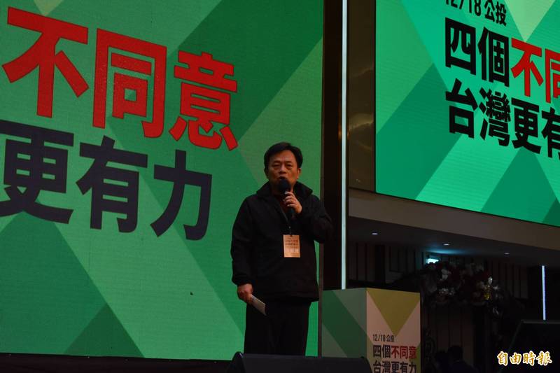 民進黨秘書長林錫耀強調，公投攸關台灣產業未來，拜託百工百業站出來，對公投說不同意。（記者張瑞楨攝）