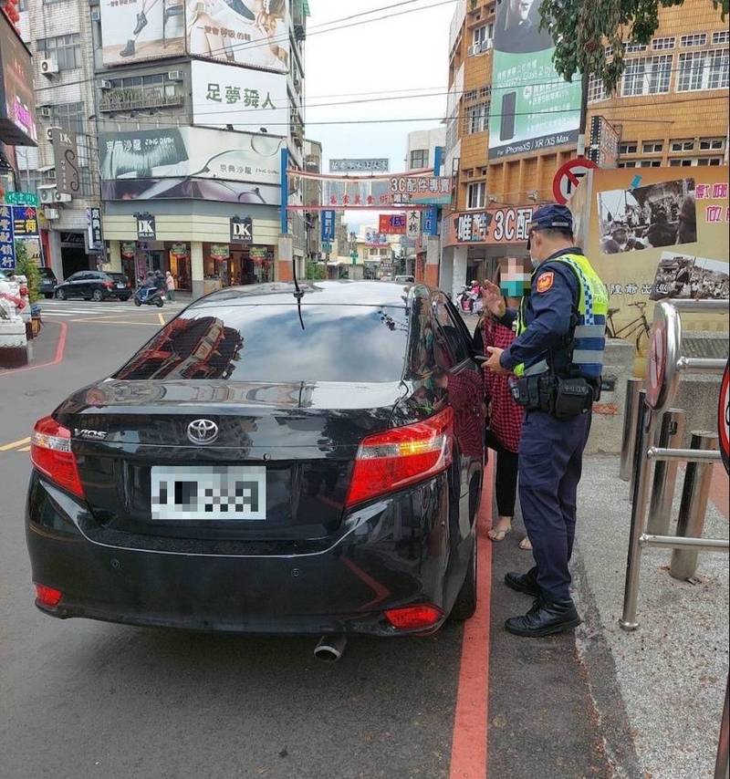 苗栗縣民眾被檢舉交通違規，以違規（臨時）停車為最多。（記者張勳騰翻攝）