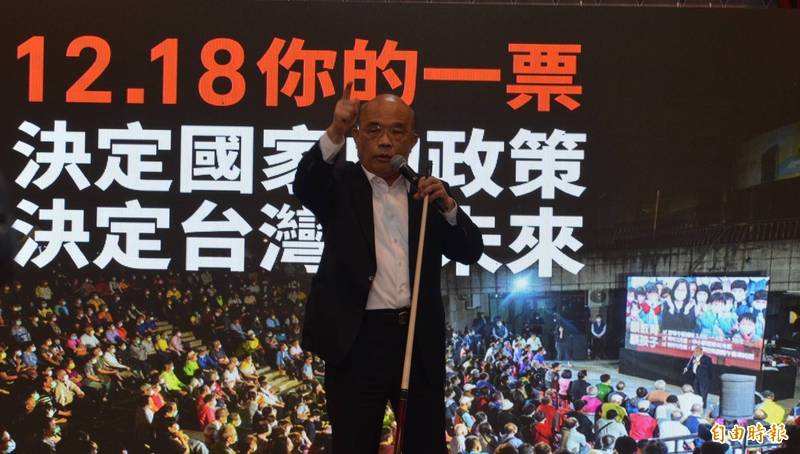 行政院長蘇貞昌回屏東宣講公投，他痛批國民黨只剩下「亂」，懇請鄉親為了台灣的未來，一定要支持「4個不同意」。（記者李立法攝）