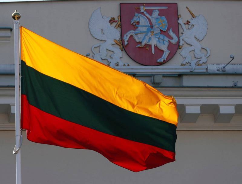 德国学者朗恩指出，立陶宛国家规模小，对中国的经济依赖也小，所以可以不像许多欧洲国家一样惧怕中国。图为立陶宛国旗。（路透）(photo:LTN)