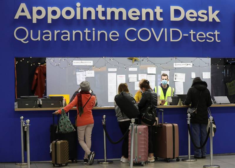 26日2架從南非抵達荷蘭阿姆斯特丹的航班中，共有61人確診武漢肺炎，據信有一部分旅客感染的正是「Omicron」變種病毒。（路透）