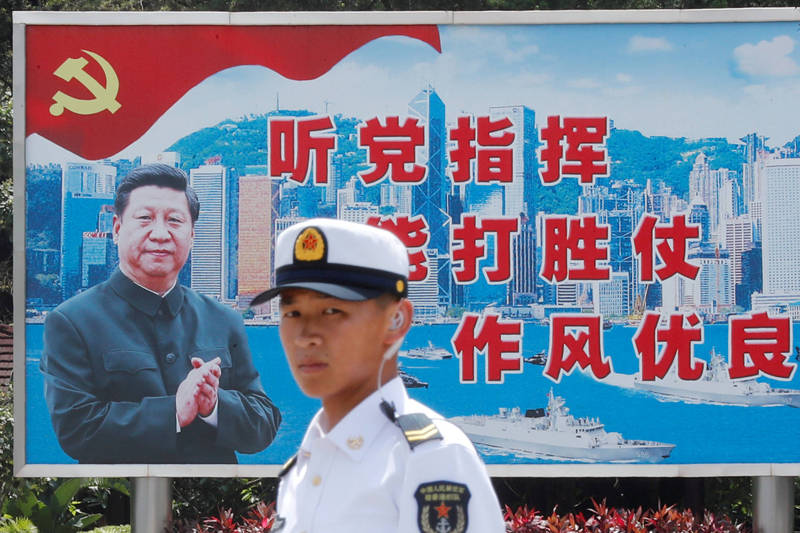 中國在台海威嚇動作頻頻，同時不忘實施統戰。（路透）