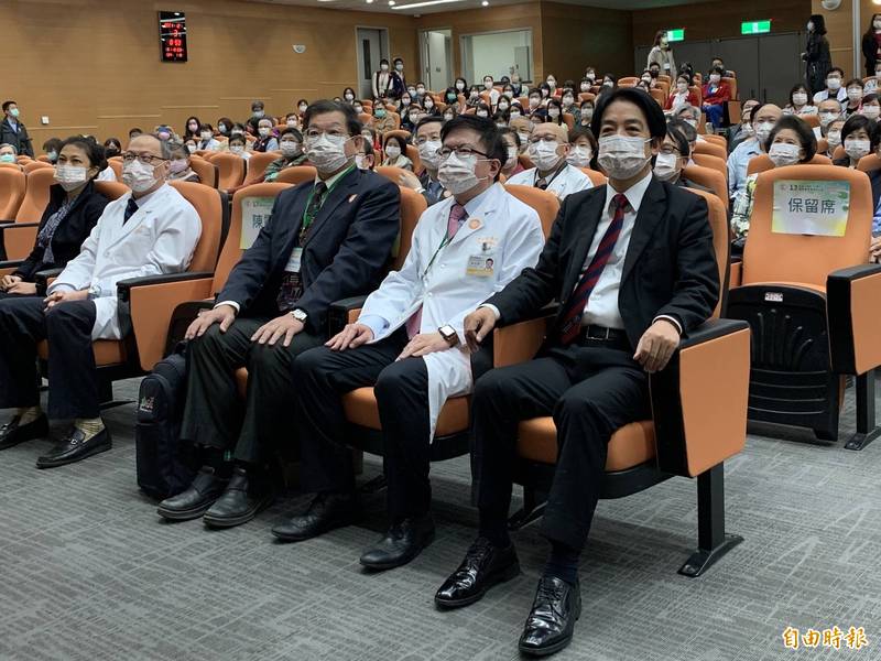 副總統賴清德（右1）出席「第13屆紀念王創辦人永慶先生國際醫學教育研討會」。（記者周敏鴻攝）