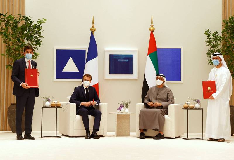 法国总统马克宏（中左）今日与阿布达比王储穆罕默德（中右）签订了价值高达192亿美元军事採购合约。（法新社）(photo:LTN)